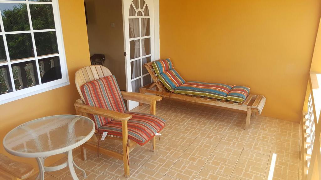 Brytan Villa Treasure Beach Exterior photo