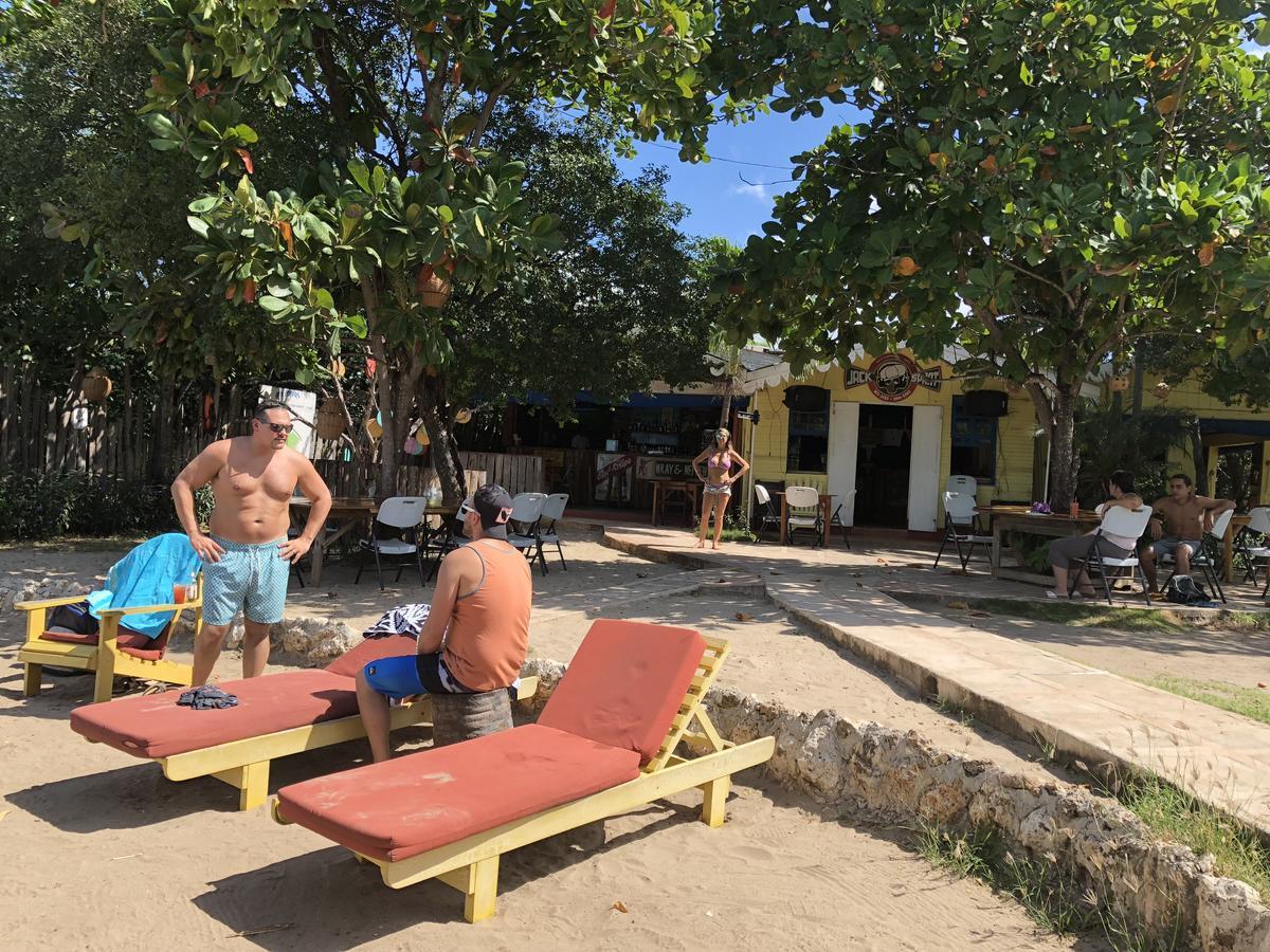 Brytan Villa Treasure Beach Exterior photo