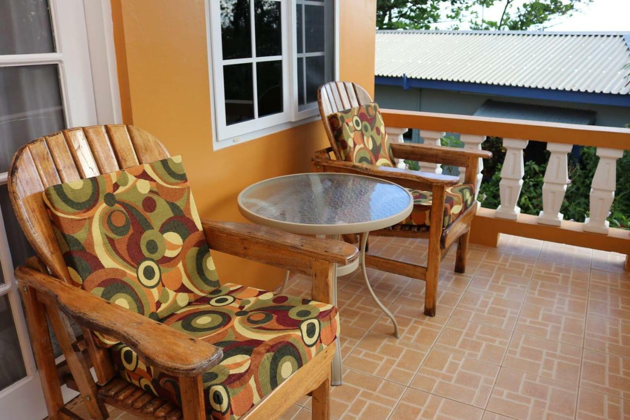 Brytan Villa Treasure Beach Exterior photo